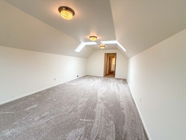 Building Photo - 4Bd/2.75Ba Issaquah House