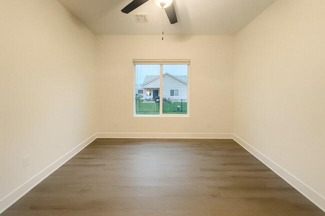 Building Photo - 1638/40 Hickory Creek