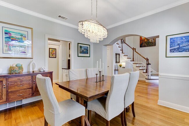 Building Photo - 1765 Hartwell Manor N