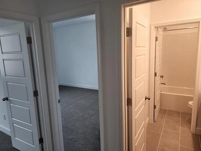 Building Photo - beautiful 4 year old Lennar home