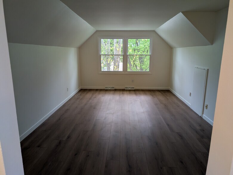 Building Photo - 11813 W Flagg Ave