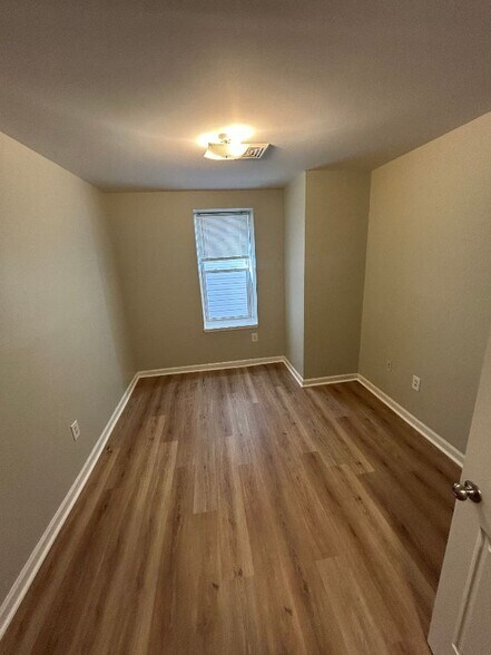 Building Photo - 1311 S 52nd St