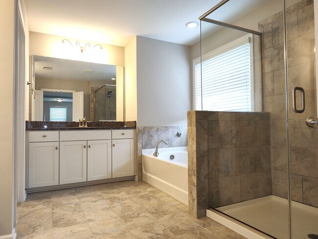 Building Photo - Beautiful 2 story home located in Berewick Community in Charlotte!
