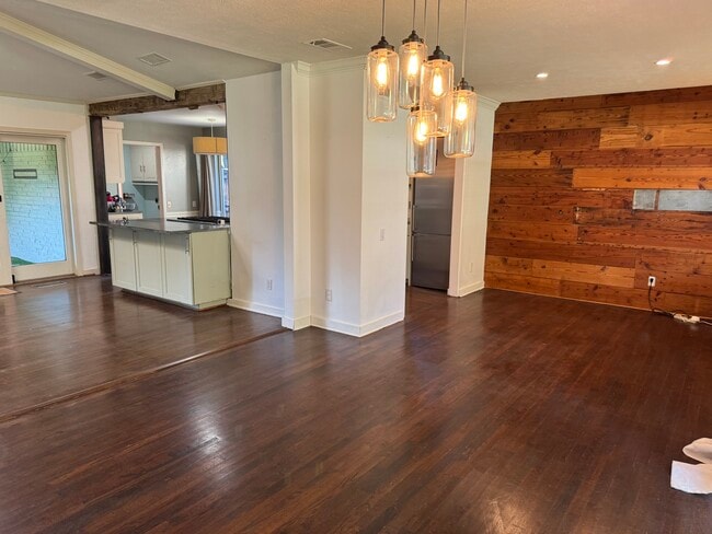 Building Photo - 10140 Creekmere Cir