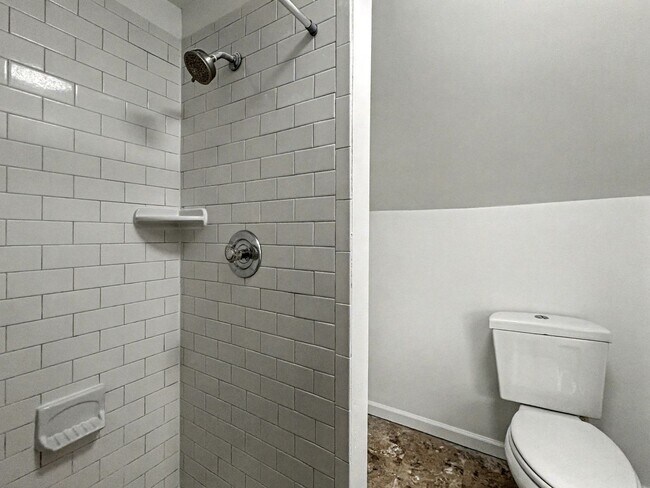 Building Photo - 4 Bedroom and 2 Bath House with In-Unit Laundry, Dishwasher, and Off-Street Parking