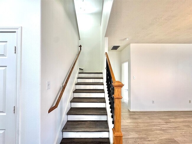 Building Photo - 14 Harbinger Ct