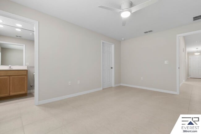 Building Photo - Brand New, fully fenced on a quiet cul-de-sac