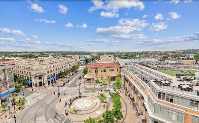 Building Photo - 1390 Kenyon St NW