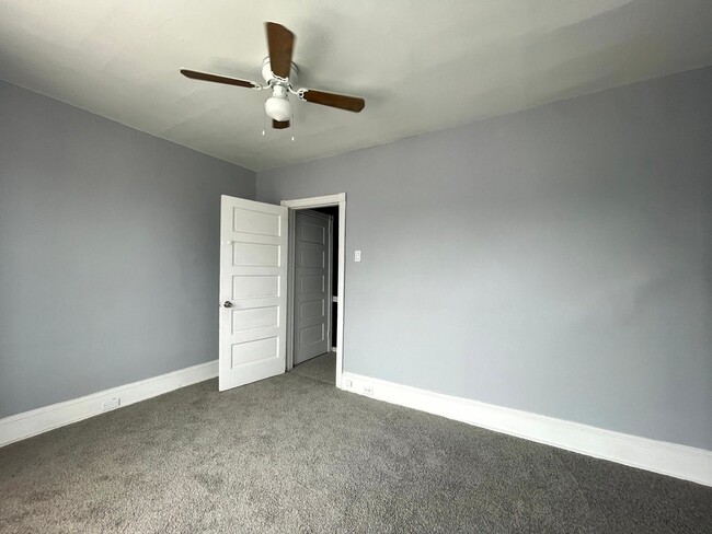 Building Photo - Remodeled 3BR House Steps to LaSalle Unive...