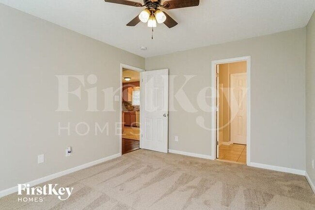 Building Photo - 1109 Grovewood Dr