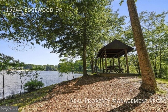 Building Photo - 15744 Edgewood Dr