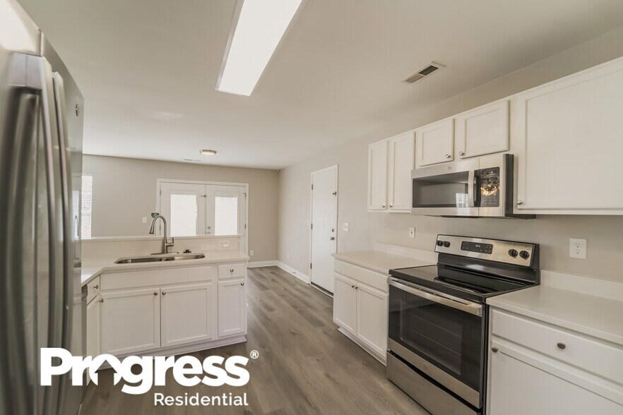 Building Photo - 10405 Yellow Rose Ln