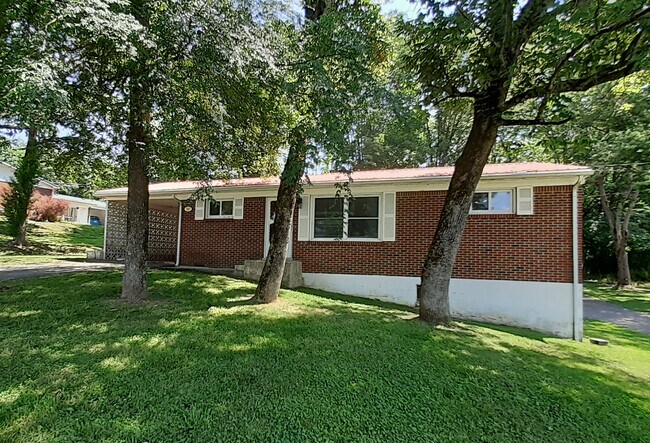 Building Photo - 707 S McCrary St