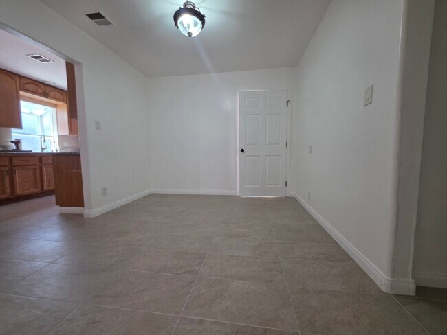 Building Photo - 6503 White Oak Ave