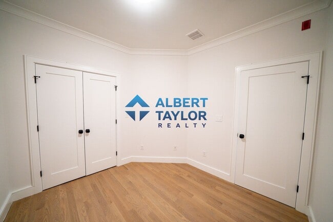 Building Photo - 37 Calumet St