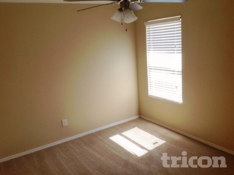Building Photo - 1412 Royal Meadows Tr
