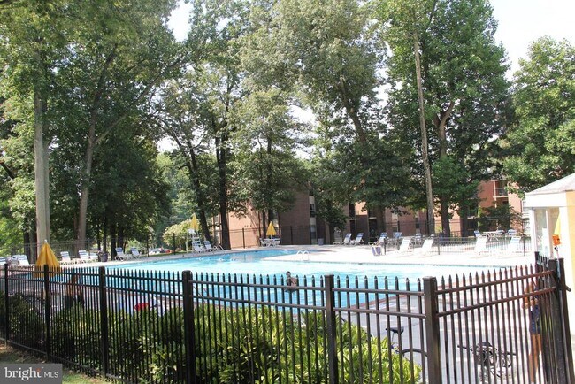 Building Photo - 3360 Woodburn Rd