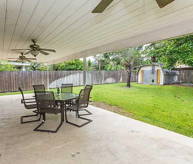 Building Photo - 9910 SW 73rd St