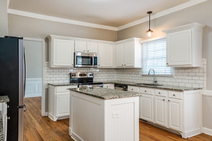 Building Photo - 3617 Dewing Dr