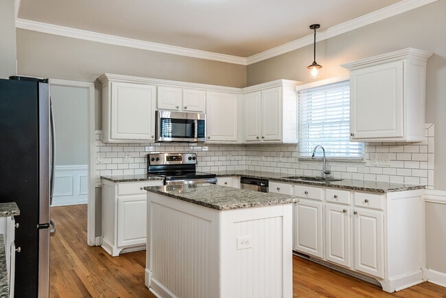 Building Photo - 3617 Dewing Dr