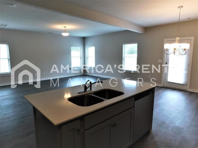 Building Photo - 7996 St.James Dr