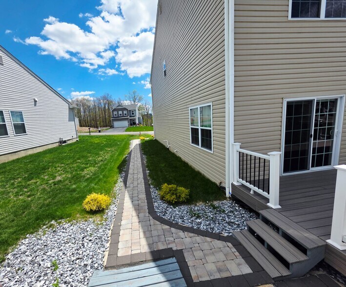 Building Photo - 726 Quarry Rd