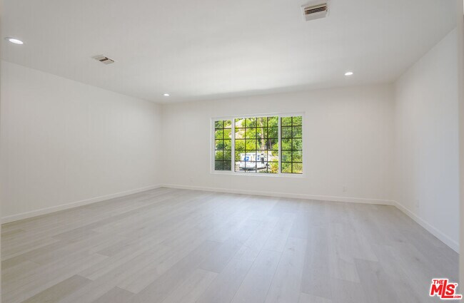 Building Photo - 17440 Fraser Pl