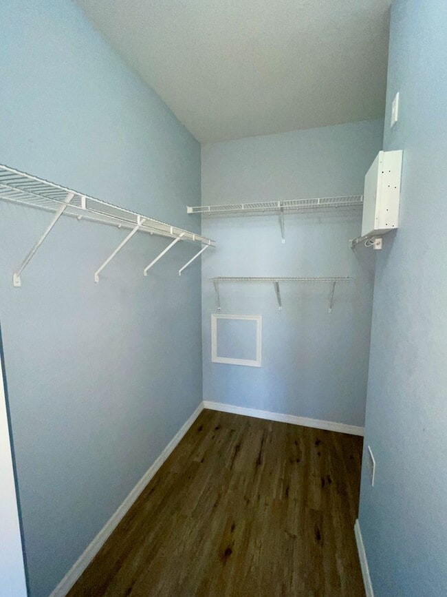 Building Photo - Hampton's West 1 Bed /1 Bath