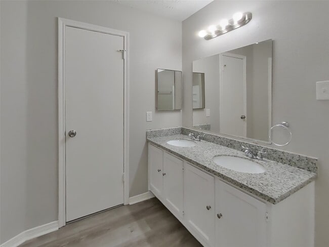 Building Photo - 15243 Bedford Glen Dr