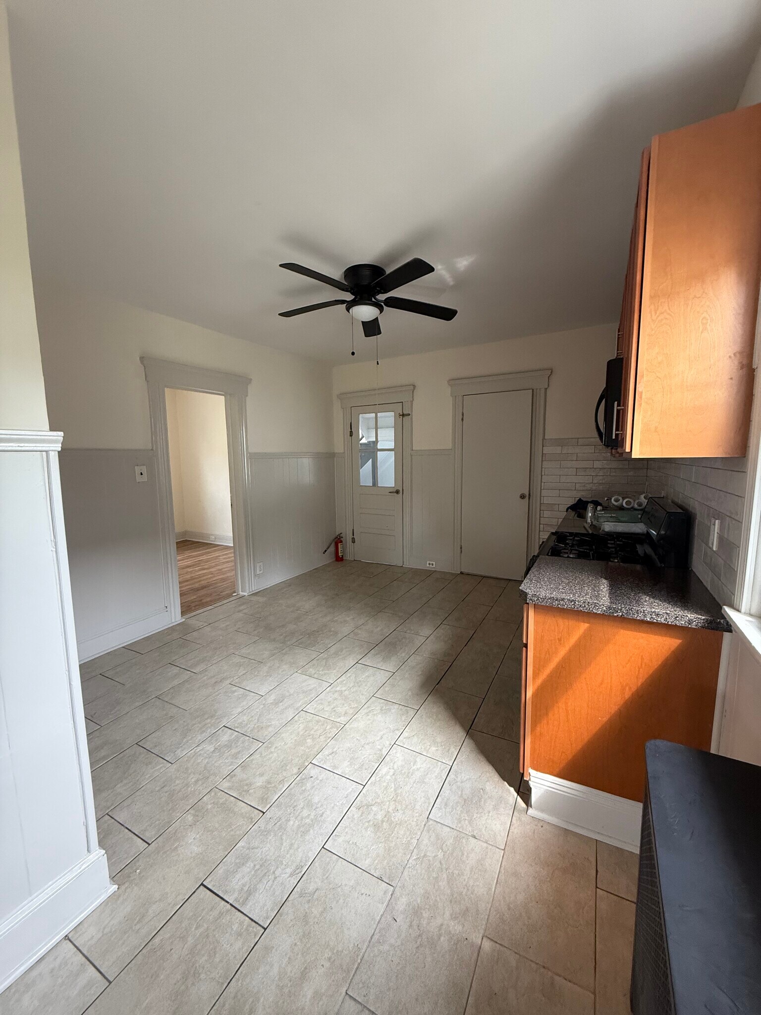 Building Photo - 653 Jefferson Ave