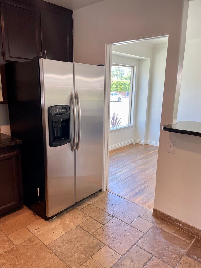 Building Photo - 9650 Lucerne Ave