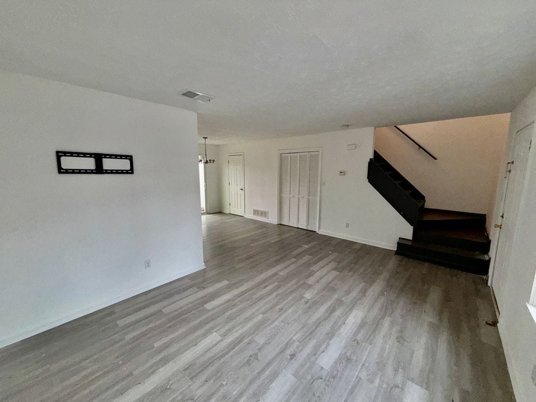 Building Photo - 2082 Lenoa Ln