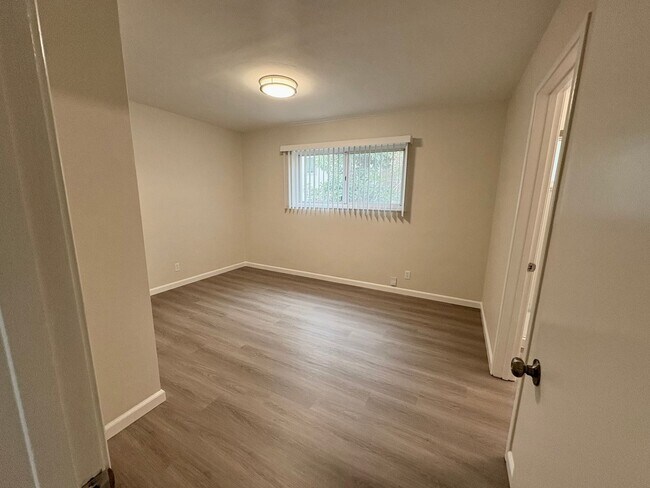 Building Photo - 1001 Madera Ave