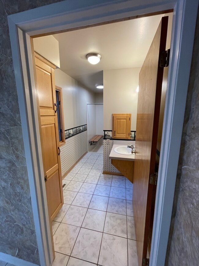 Building Photo - 2318 Storm St