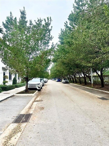 Building Photo - 10420 NW 67th St