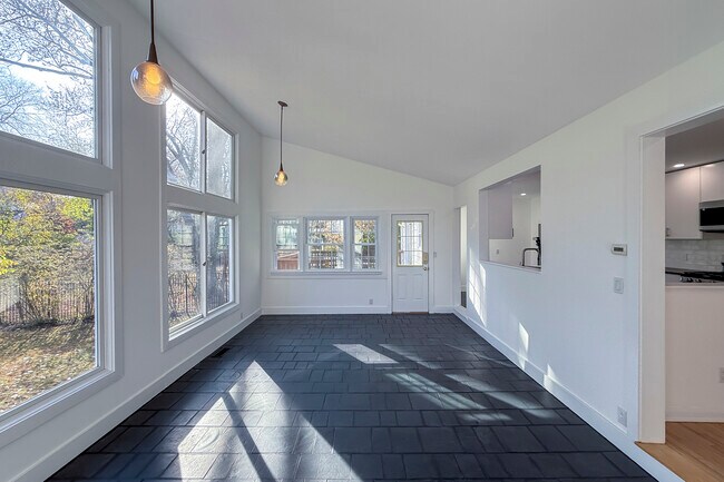 Building Photo - 339 Hamilton Ave