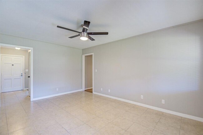 Building Photo - 2318 Haverhill Dr