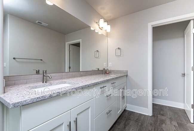 Building Photo - 13227 SW Maxfield Ln