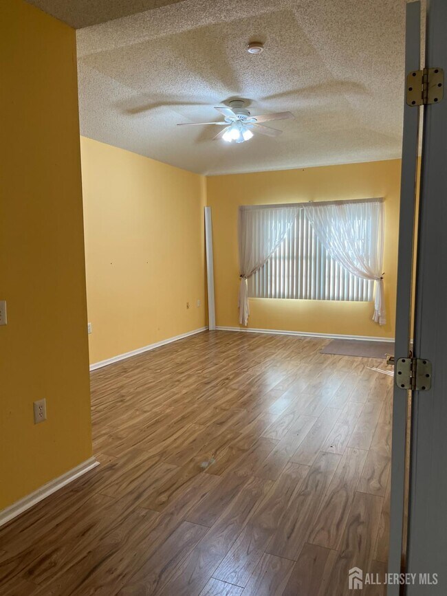 Building Photo - 11 Umberland Pl