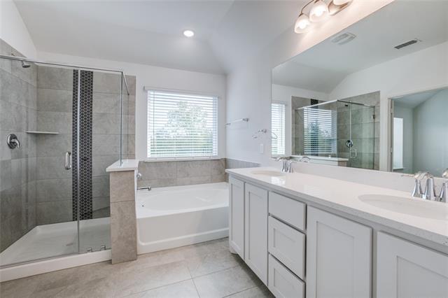 Building Photo - 710 Creekview Ln