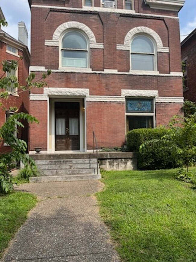 Building Photo - 1327 S 2nd St