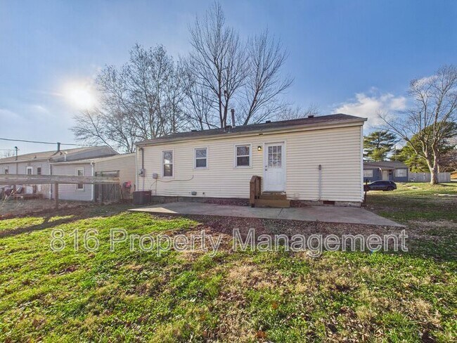 Building Photo - 721 N Rogers St