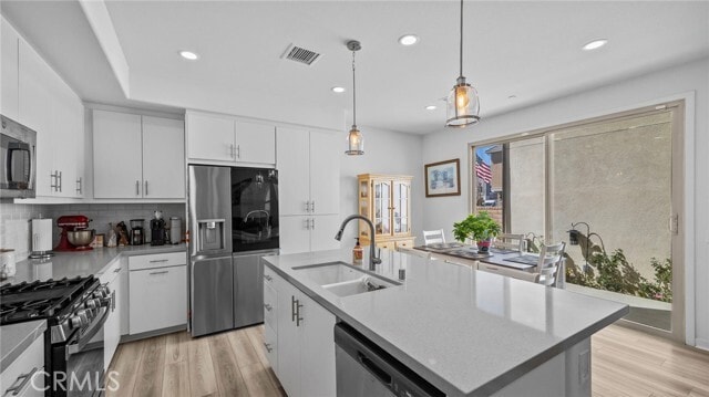 Building Photo - 16282 Meadowhouse Ave