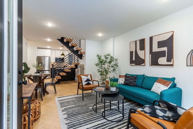 Building Photo - 609 S Orianna St