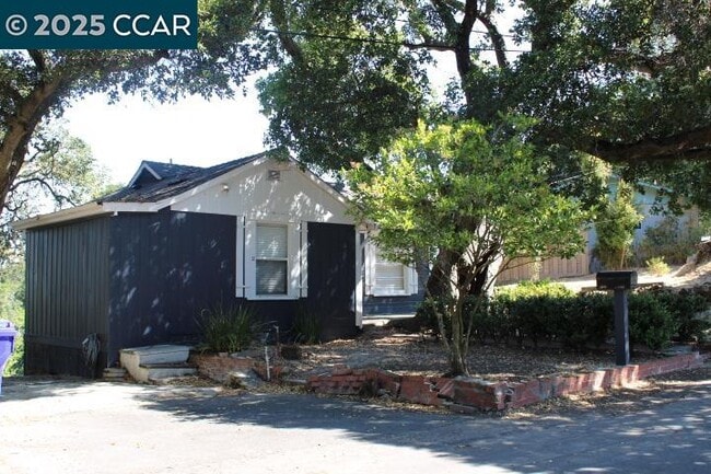 Building Photo - 5910 Skyline Dr