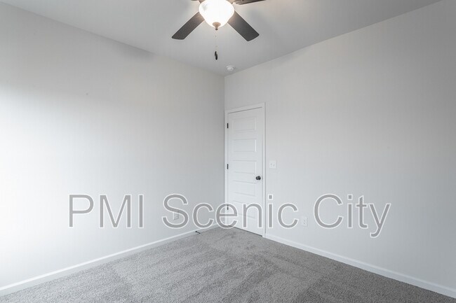 Building Photo - 9437 Cavalier Wy