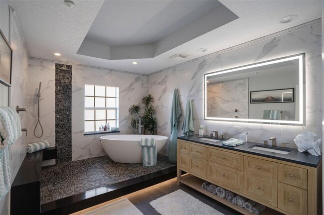 Building Photo - 14041 Bellagio Way