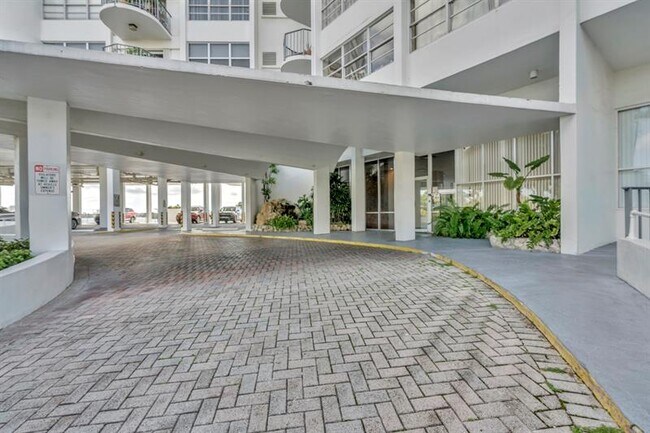 Building Photo - 11930 N Bayshore Dr