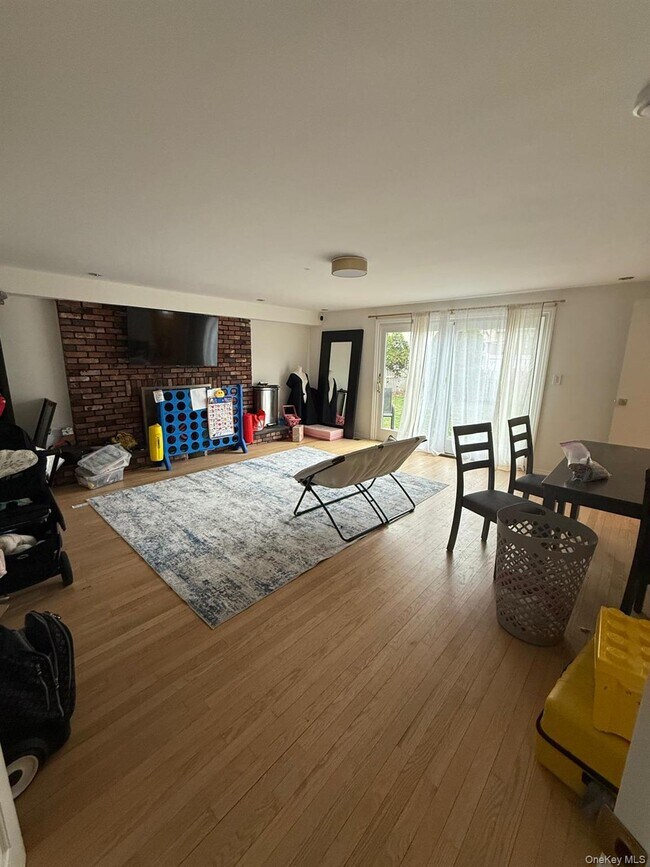 Building Photo - 23 Geoffrey Ln