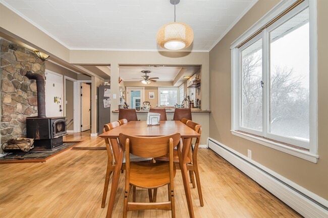 Building Photo - 290 Killington Ave